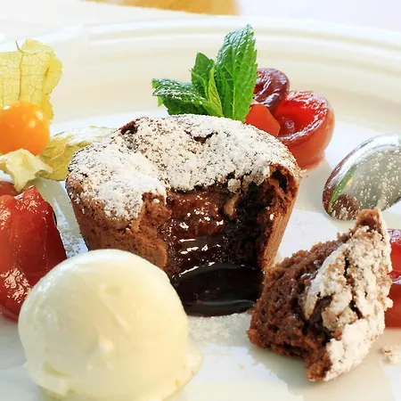 Parkhotel فندق 4*